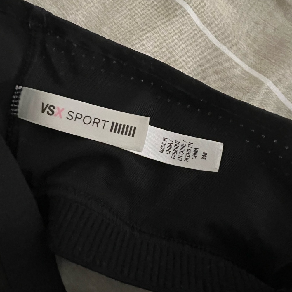 Victoria’s Secret Lightweight Sports Bra - Picture 4 of 6